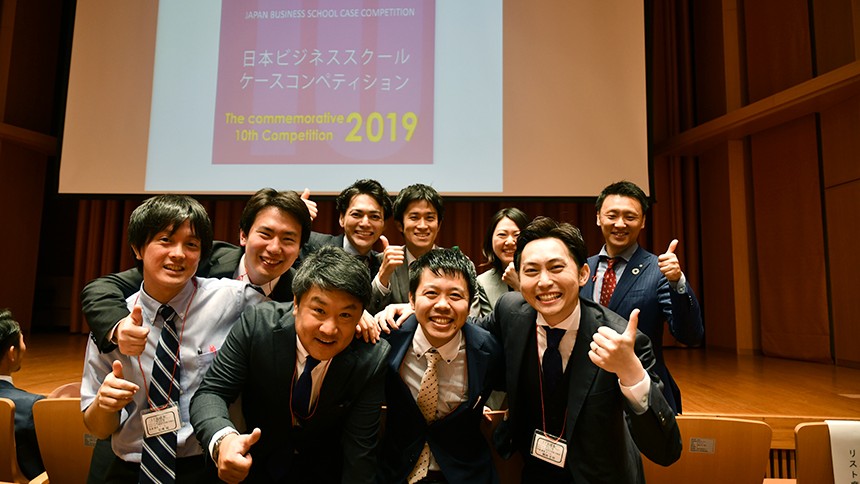 ハーバードビジネスレビュー特別賞を受賞した安達陽章チーム（大阪校）