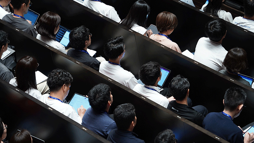 全体会・分科会聴講の様子
