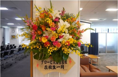 GMBA在校生の皆さんより、綺麗なお花をいただきました！