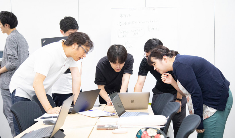【GLOBIS Learning Insights】
正解のない問いに挑み、行動する力を育てる。
～グロービスが「グループワーク」を重視する理由とは？～
