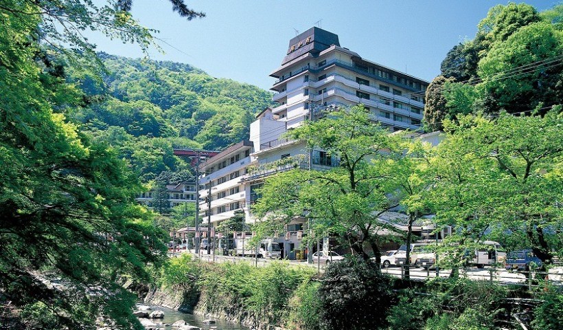 卒業生の原洋平さんが取締役を務める「ホテルおかだ」の記事が掲載されました：おもてなしで老舗旅館...