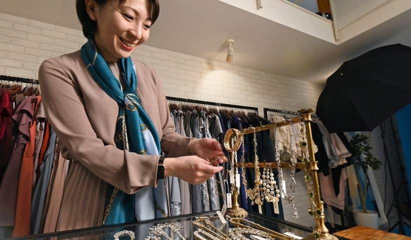 卒業生 淺場理早子さんの取り組みが日本経済新聞で紹介：これが中小企業の生きる道　強み生かして新...