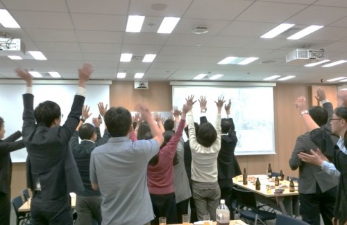 名古屋校の紹介時は、全員が手を振って盛り上げました。